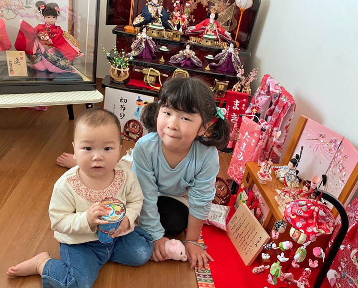 姉妹で華やかな初節句：藤枝市のまきちゃんたまみちゃん - 人形のひな