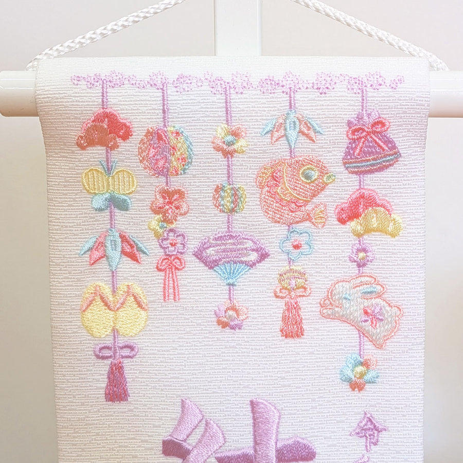 願いが込められたつるし雛刺繍