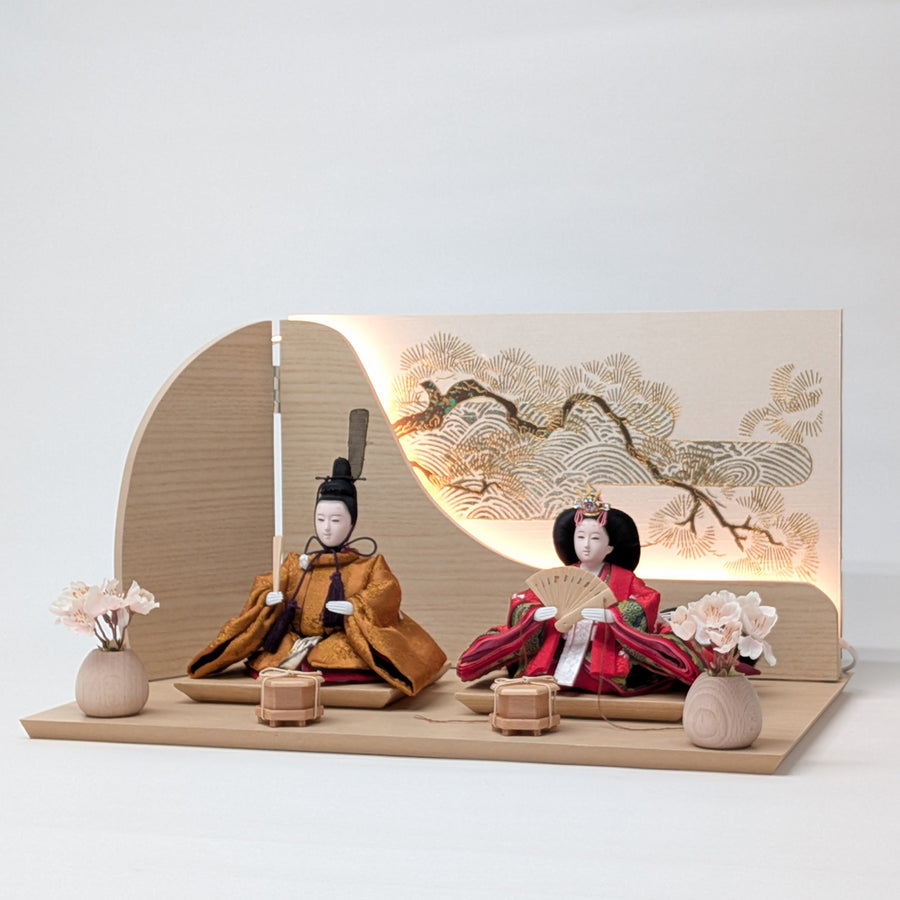 コンパクトで場所を選ばないお雛様