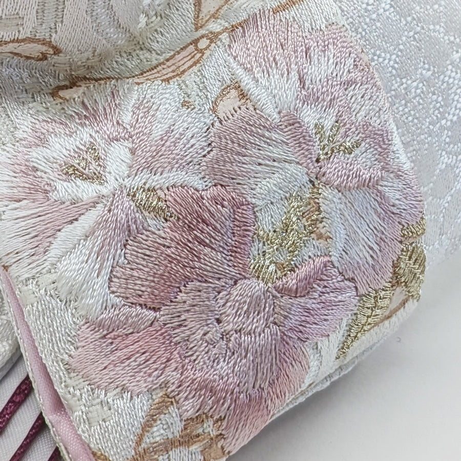 細かな刺繍