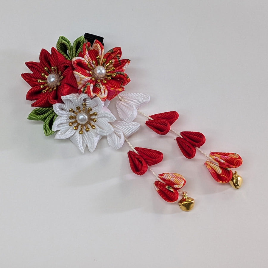 髪飾りが可愛い羽子板飾り