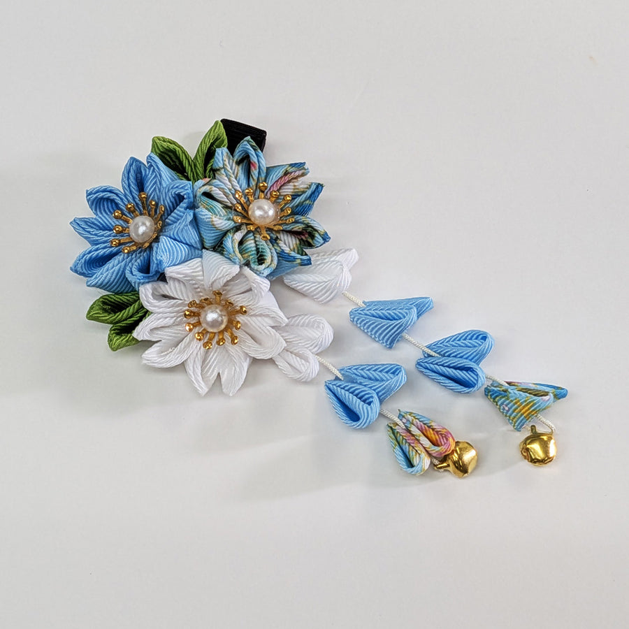 綺麗な青色のかんざし