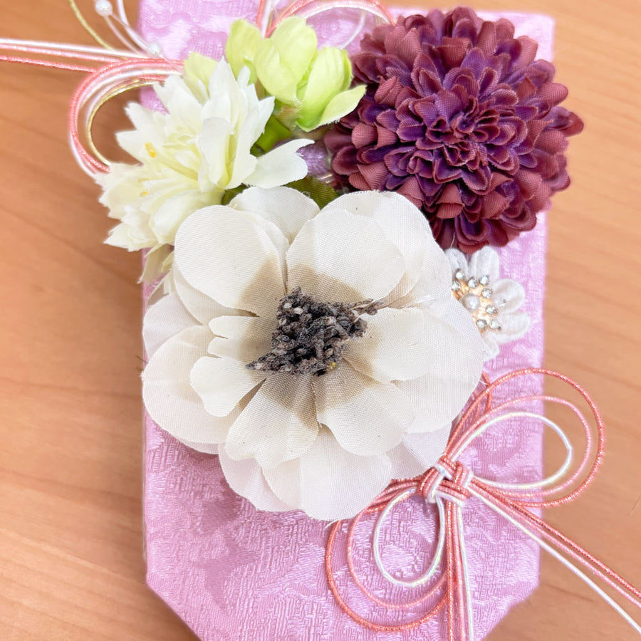 お花がついた羽子板飾り