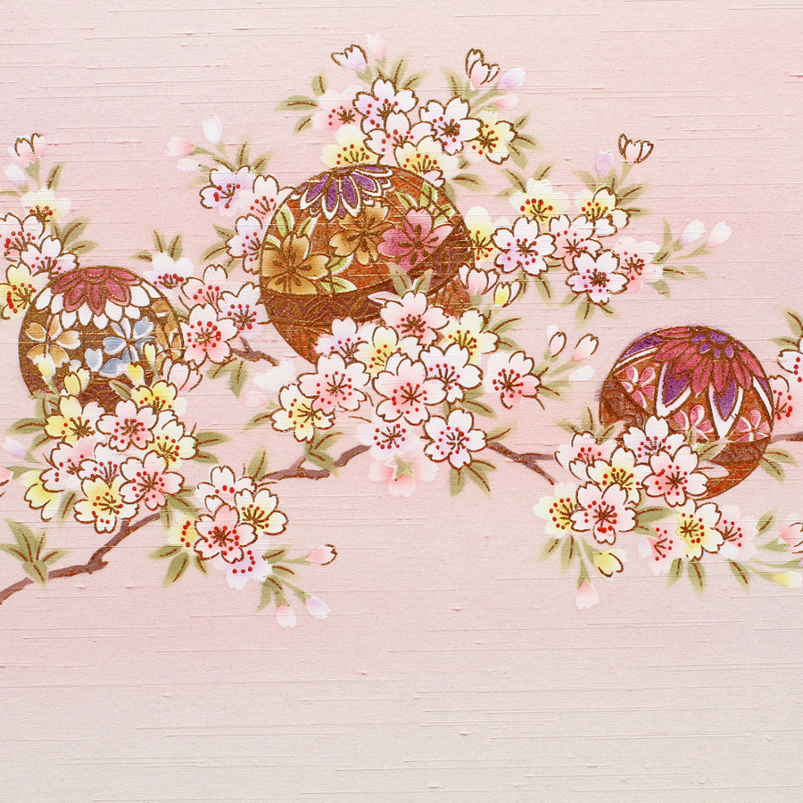 落ち着いた色味の絵柄