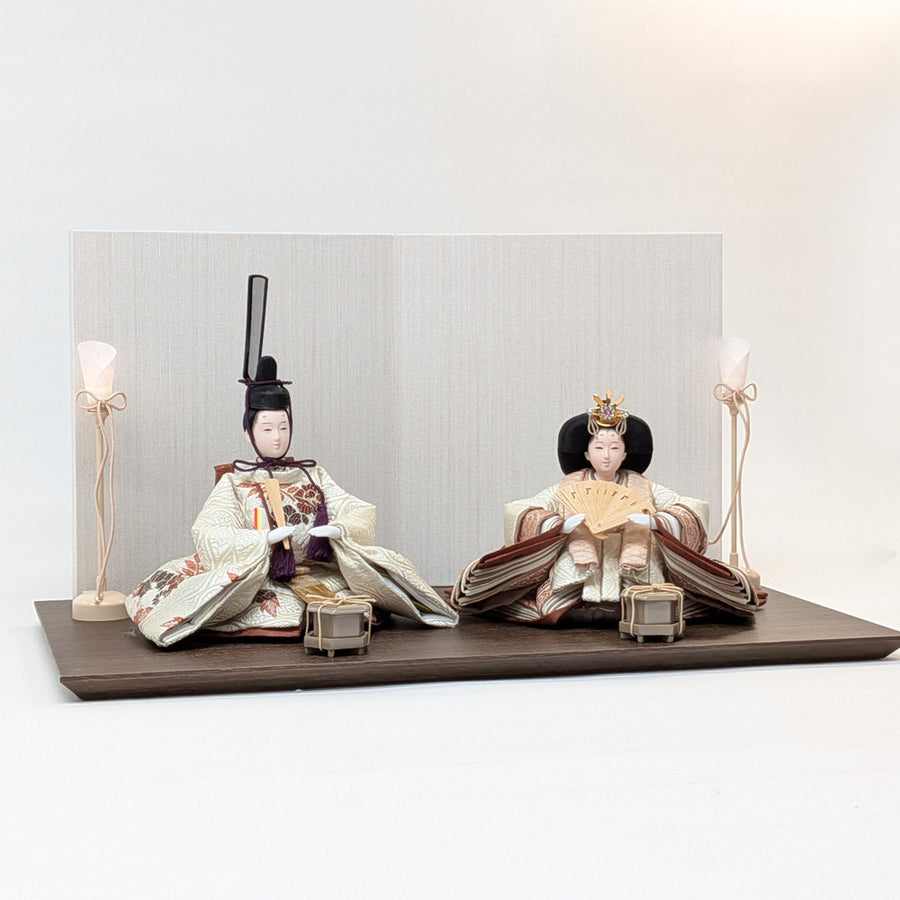 シンプルな色合い幹雛