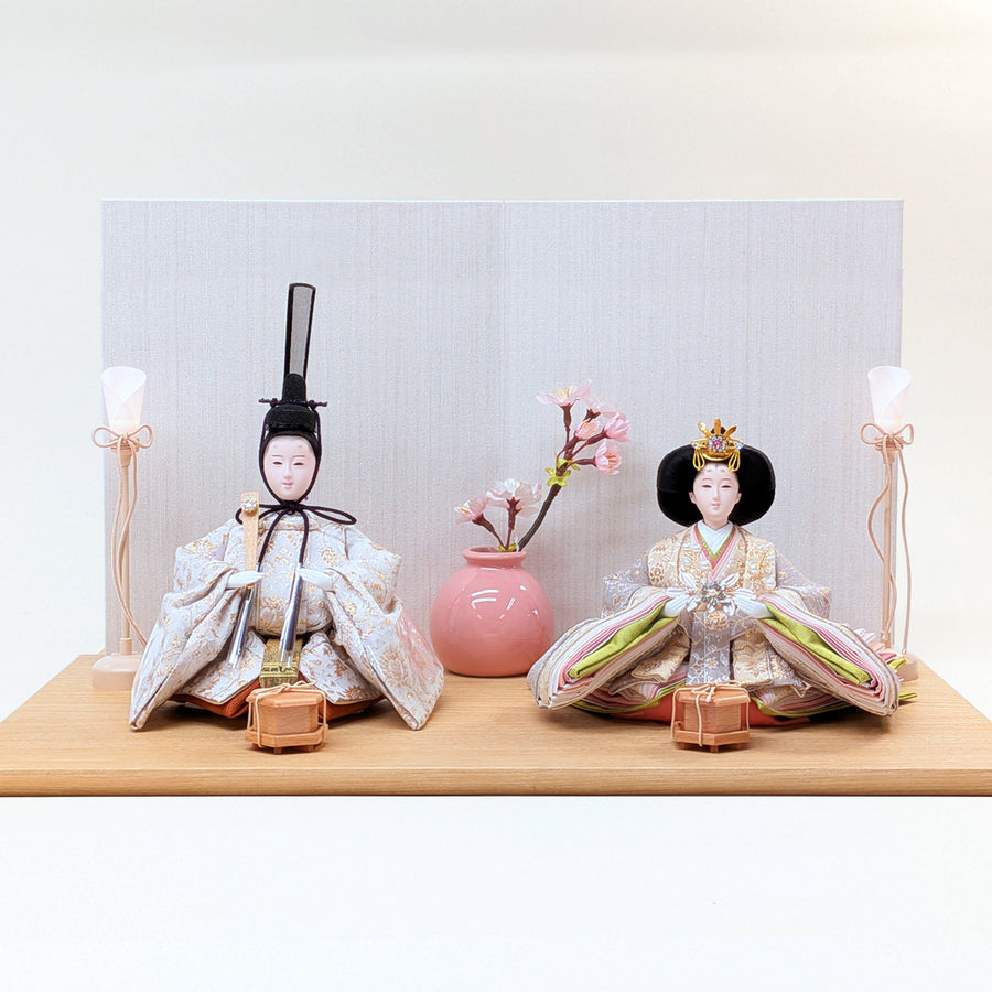 ピンクが可愛い雛人形・桃雛