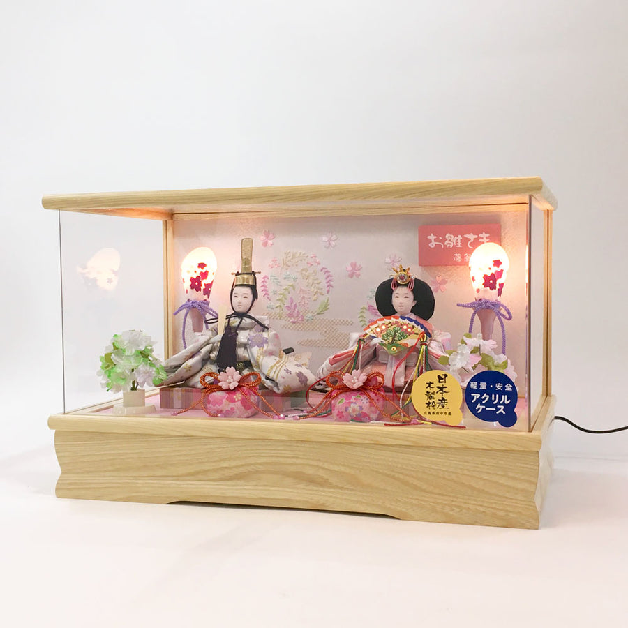 コード式で灯りがつくお雛様