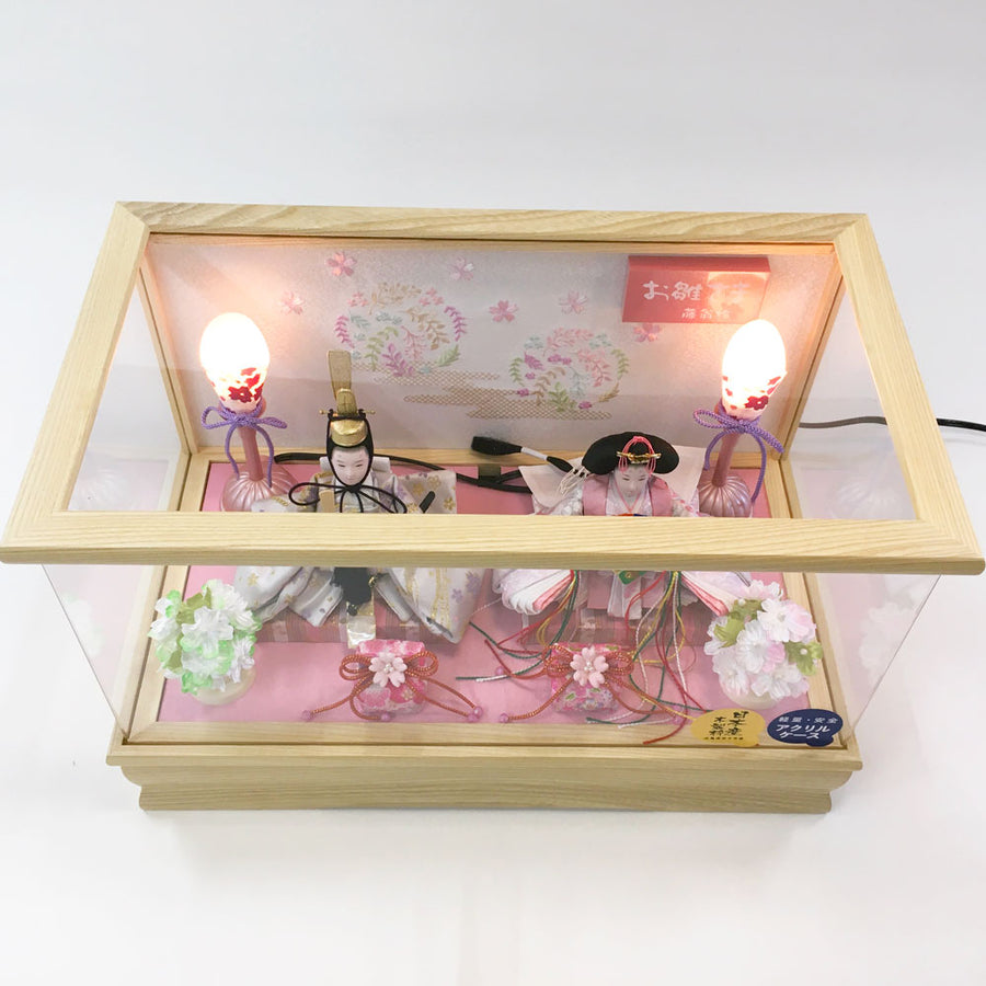 ピンクが可愛い雛人形