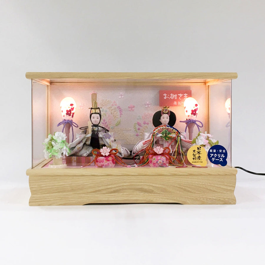 優しい色合いのお雛様